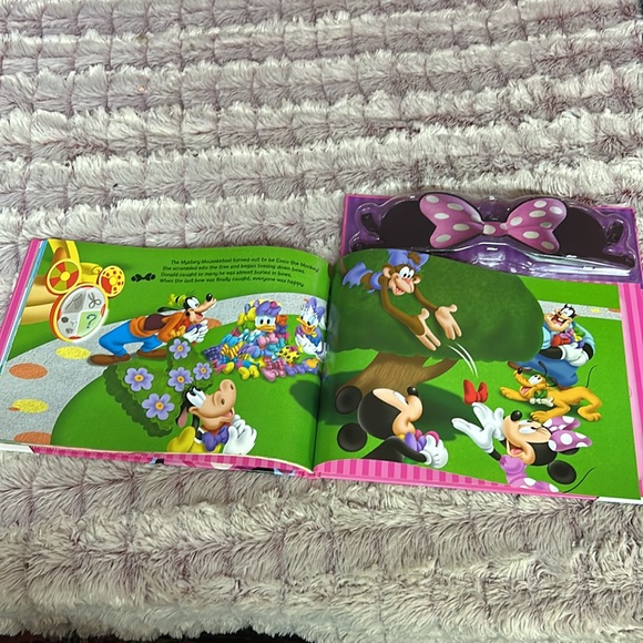 2 Disney storybooks Finding Dory & Minnie Mouse Big Bow party - Picture 6 of 7